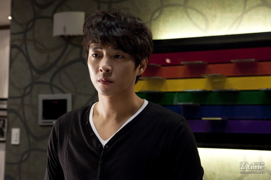 《两个婚礼一个葬礼》曝预告 男女同志假结婚