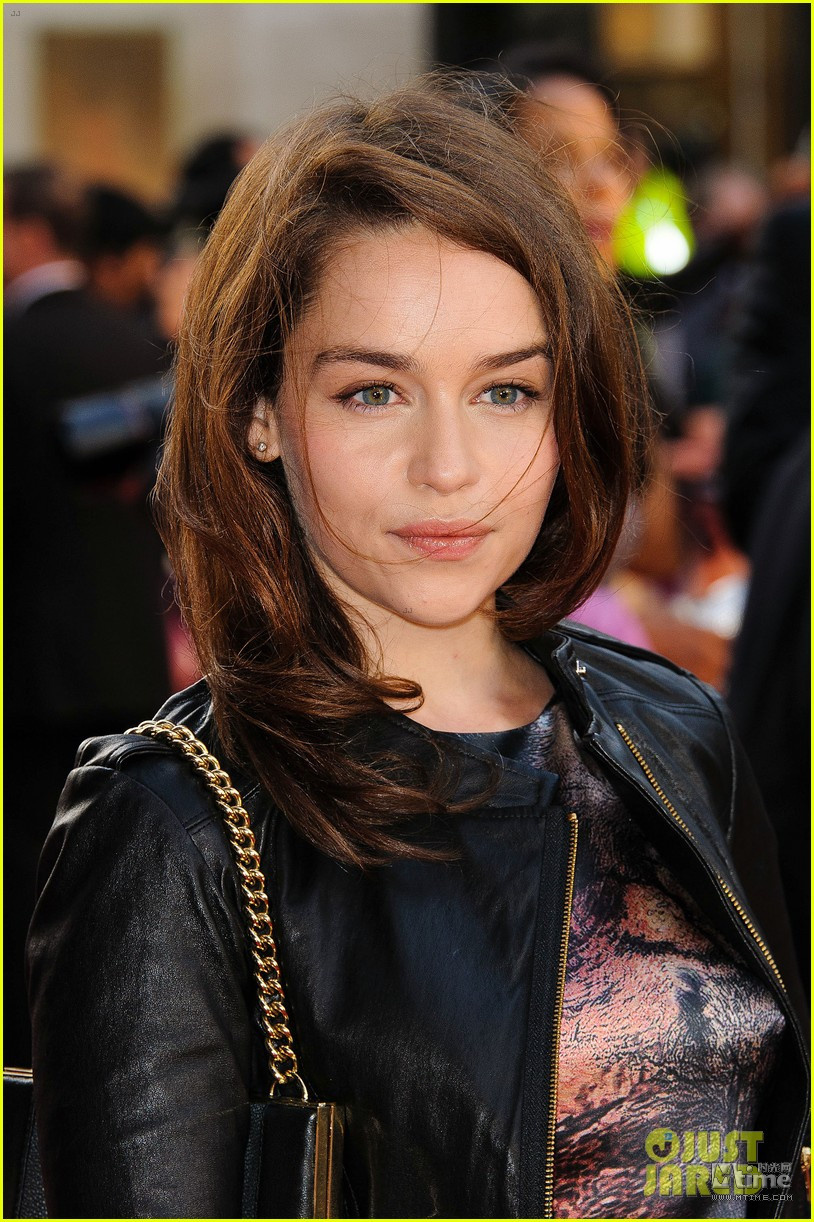 冰与火之歌 龙女亮相首映式 豹纹上身气场强大