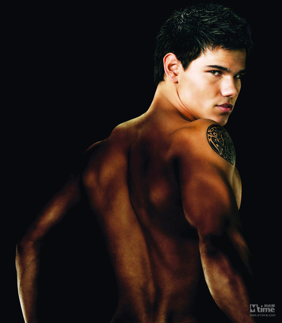 收藏(0) | 查看原图 |  top2:《暮光之城》泰勒·洛特纳 狼人演员