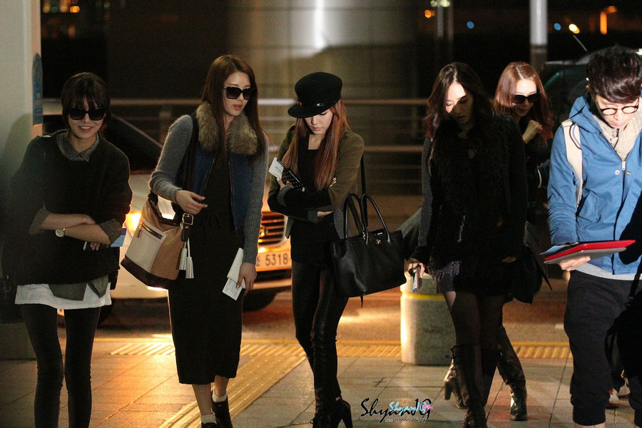 少女时代机场时尚+tiffany军装皮裤制服诱惑