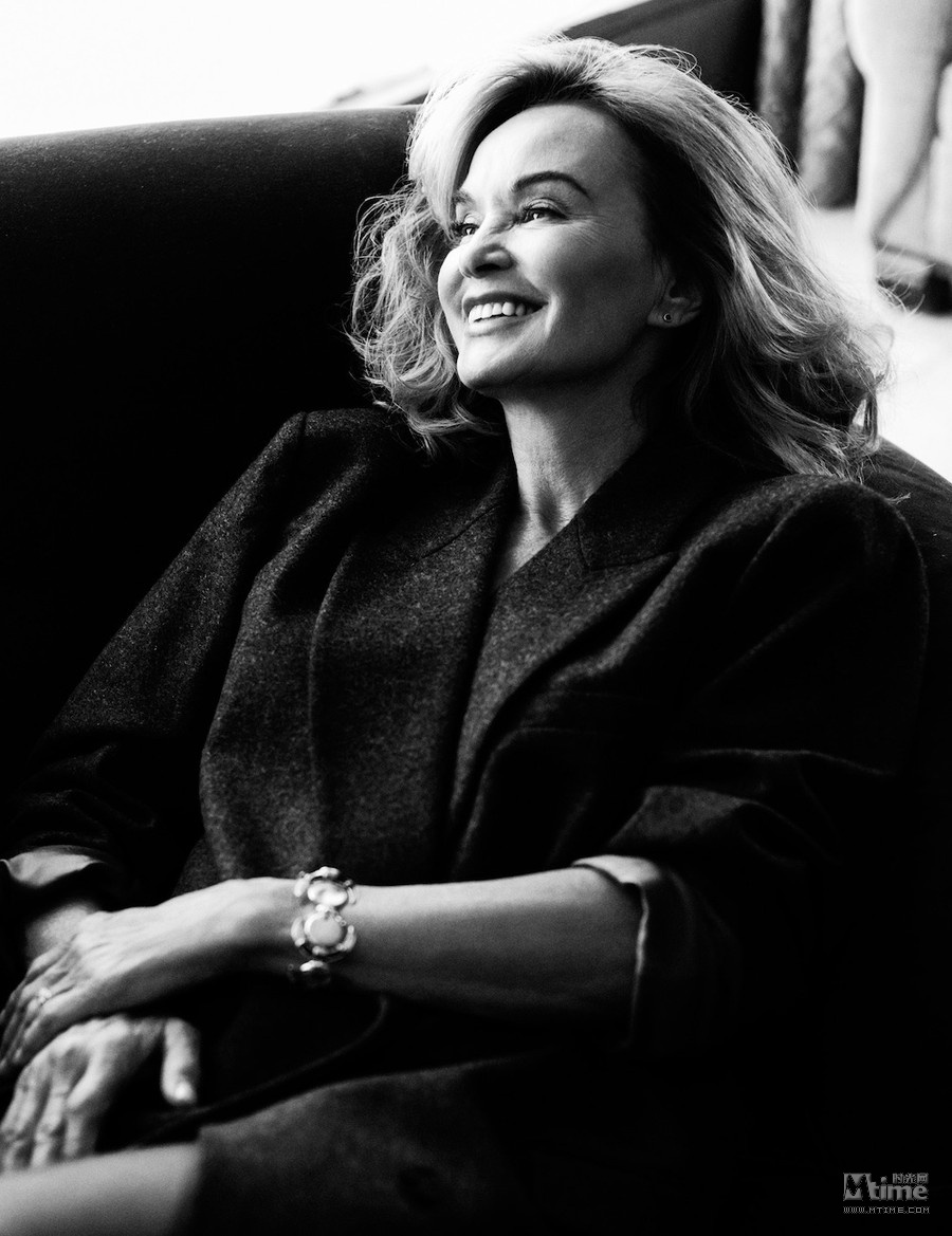 西卡·兰格最新黑白大片 女王的新头衔 <em>女巫</em> -