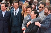 "宿醉3"伦敦首映 衰仔四人组齐聚海瑟惊艳