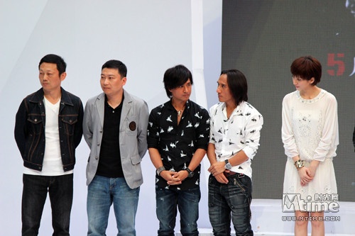 悬疑动作片 钢琴木马 首映 杀手 动力火车亮相–