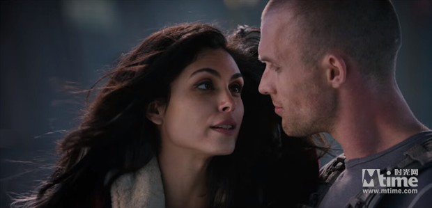 《死侍》中文全长预告首发 小贱贱口无遮拦秀