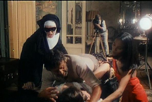 【欲望】乔·迪阿马托 男人跟女人之间 女人跟女人之间 夫妻跟情人之间 主人跟仆人之间 “艾曼妞”在“烈火中永生” – 《欲望》影评