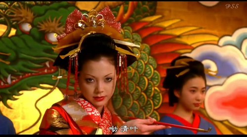 花魁(樱花乱):编剧导演音乐都是女的 有点LES啊 是部唯美大气的女性电影 看来青楼头牌迷得可不单单是那些臭男淫啊