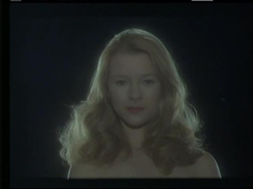 <em>少女艾曼妞</em> :影片是朴素的 女孩自慰体验快感 让