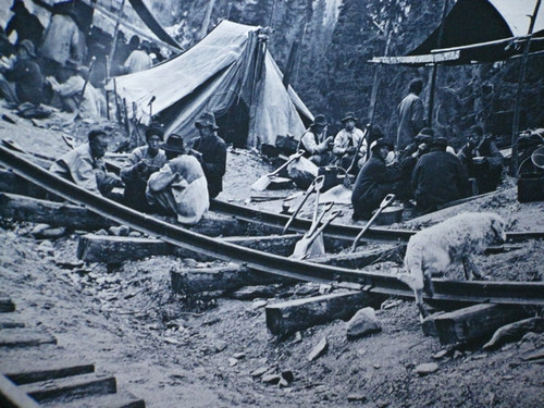 《穿越落基山》:是什么让华裔走上不归路 Mov