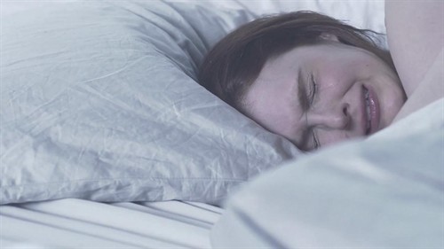 勃起:丈夫无法勃起 爱妻伤心落泪 撇下丈夫偷情