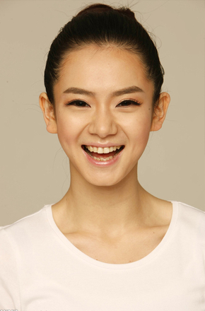 <em>戚薇</em> <em>Wei</em> <em>Qi</em>