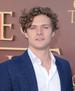 芬·琼斯 Finn Jones)