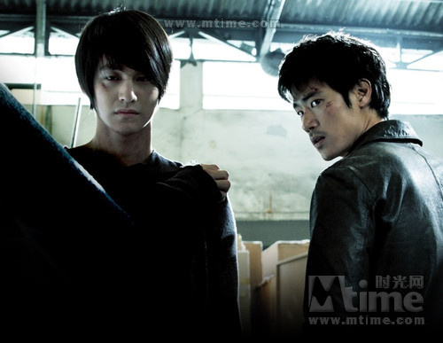 韩国票房:新世界蝉联登顶