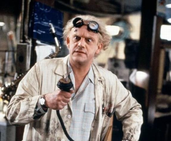 出处:《回到未来》系列(back to the future)1985-1990 扮演者:克里斯