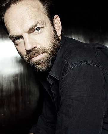 已开机数周,但导演梅尔·吉布森仍然邀请雨果·维文加入了演员阵营