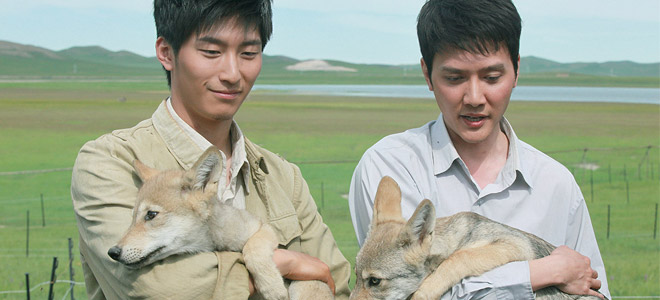 《狼图腾》内蒙探班 冯绍峰窦骁戏装亮相"与狼共舞"