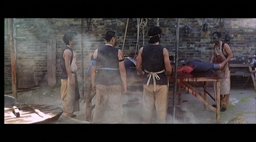 《地狱无门》:【重口味】杀戮剖尸人吃人 老片也疯狂