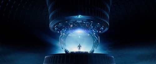 在还原了同样的时光机器和穿越效果的前提下,将这一次的时光之旅,从