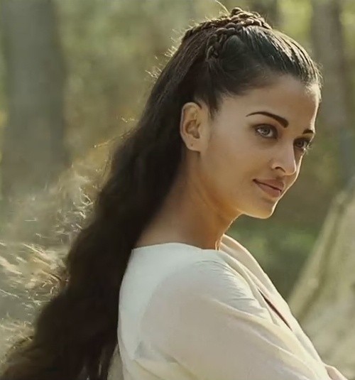 在我印象中,艾西瓦娅·雷在本土的印度电影里,只有在《幻影车神2》