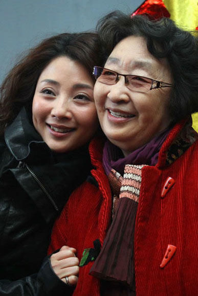 我和老妈一起嫁海报