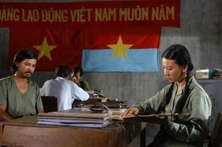 活在惊恐中海报