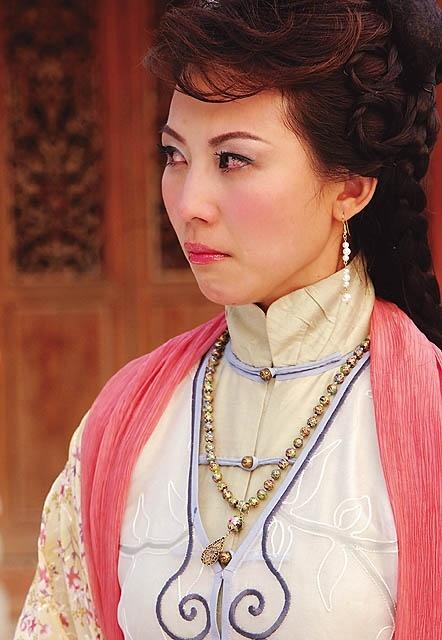 玉面玲珑海报