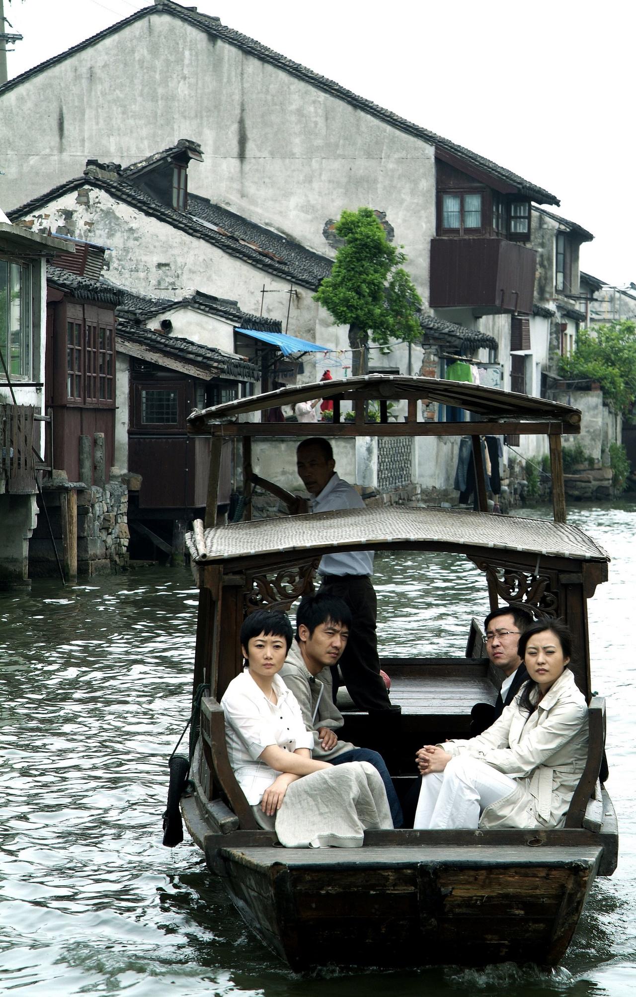 河上的爱情海报