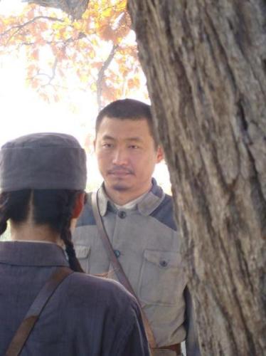 杨成武强攻东团堡海报