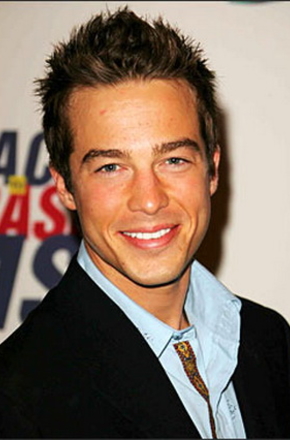 莱安·卡勒斯/ryan carnes