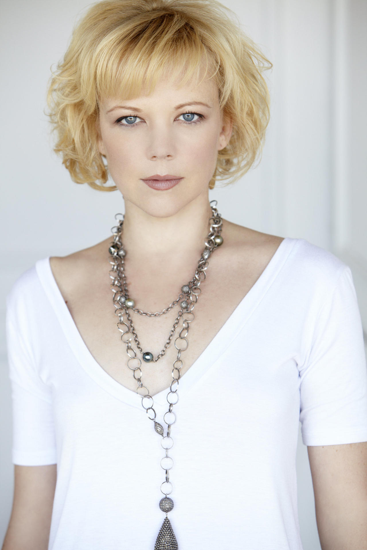 joel david moore乔·大卫·摩尔emily bowenlauren ambrose劳伦·艾