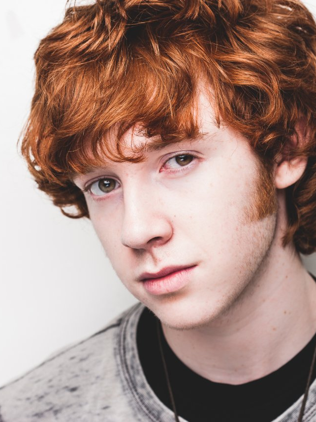 格雷森·拉塞尔