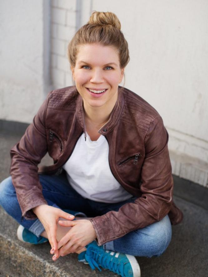 mark behanwasherwoman       (uncredited)laraine dixdoorman