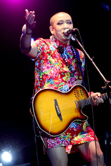 二手玫瑰梁龙献唱东北虎主题曲老虎十九岁