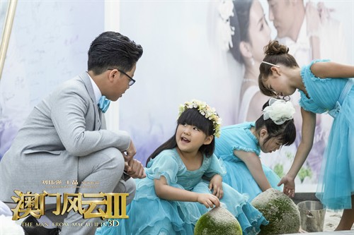 电影简介:石一坚在女儿的婚礼上,因误用兄弟小马的"催眠治疗"加上机器