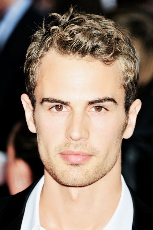 提奥·詹姆斯 写真 - mtime时光网